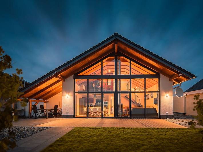 Ferienhaus für 6 Personen, mit Terrasse und Garten sowie Sauna und Seeblick
