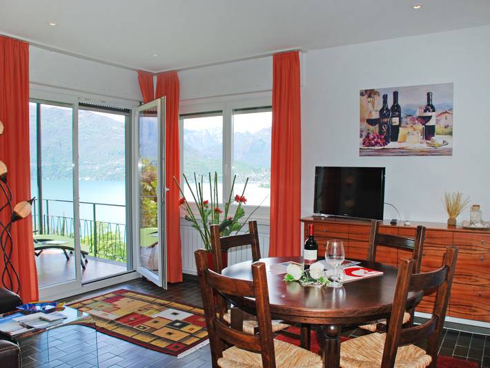 Ferienwohnung für 5 Personen, mit Ausblick und Seeblick sowie Balkon in Gambarogno - 2