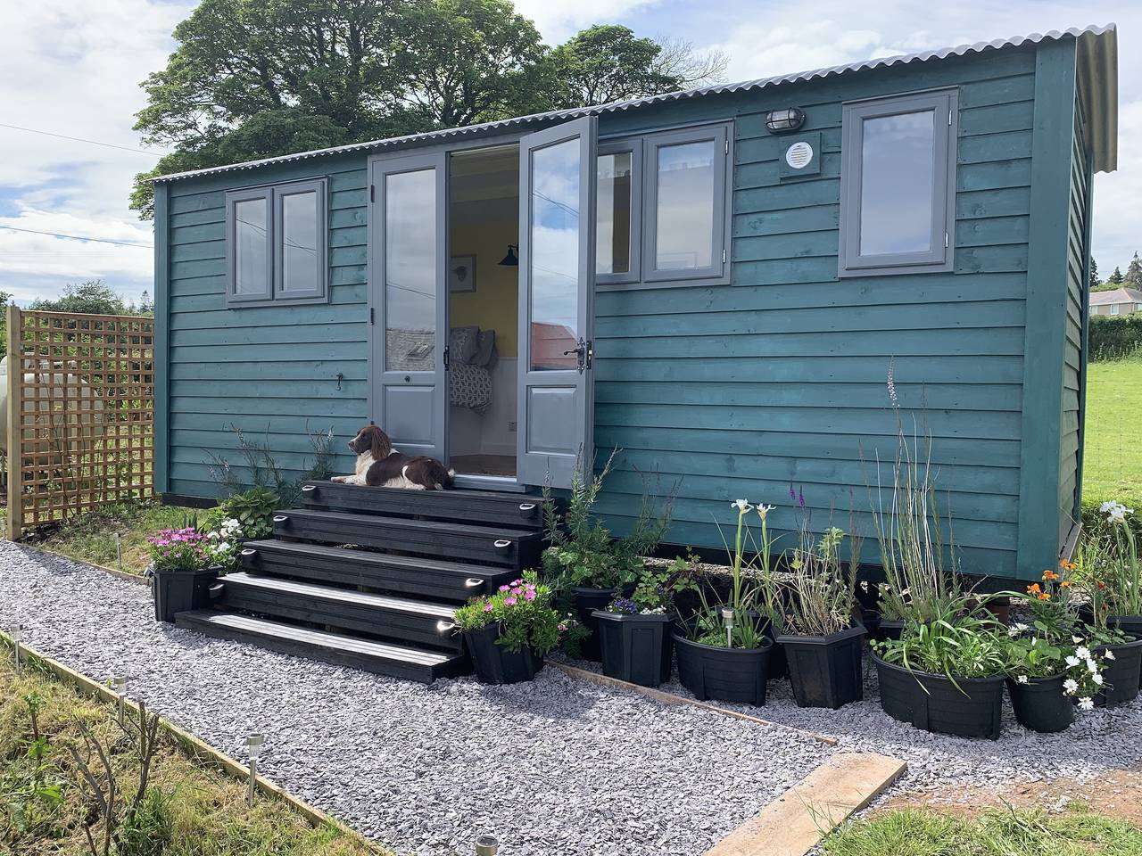 Shepherds Hut with Hot Tub, North Wales, Anglesey in Isle of Anglesey