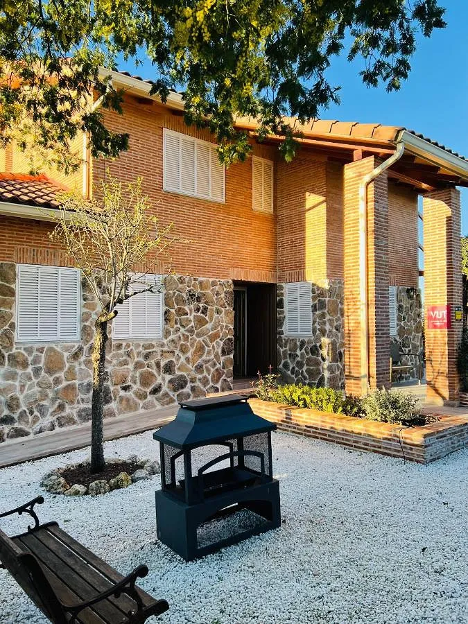 Casa de vacaciones para 12 personas, con jardín además de piscina y vistas - 1