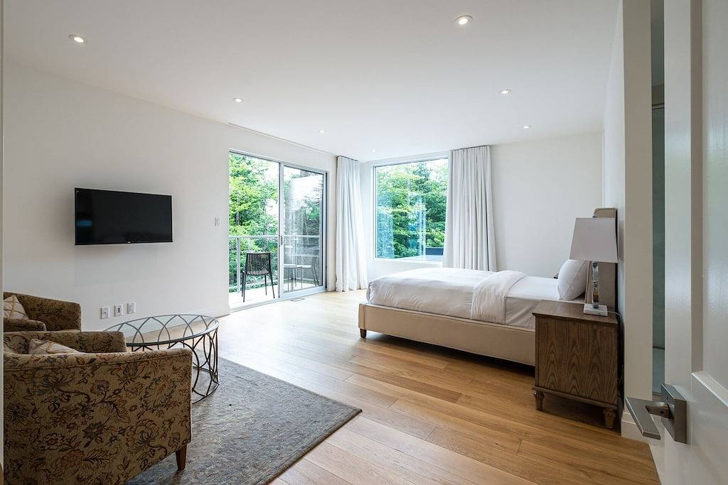 Villa Summit | Movie Theater | Game room | Views | Hot Tub & Sauna | Tremblant Living in La Conception, Québec