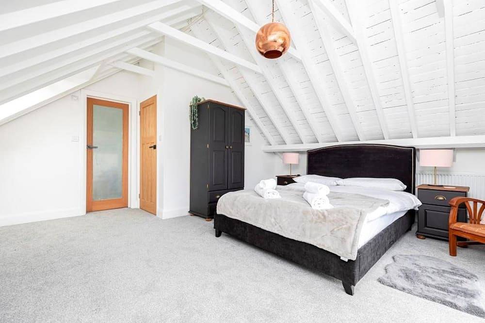 Bournecoast: 4 Bedroom Bungalow With Large Garden - Near Beaches - Wifi in Bournemouth, South West England