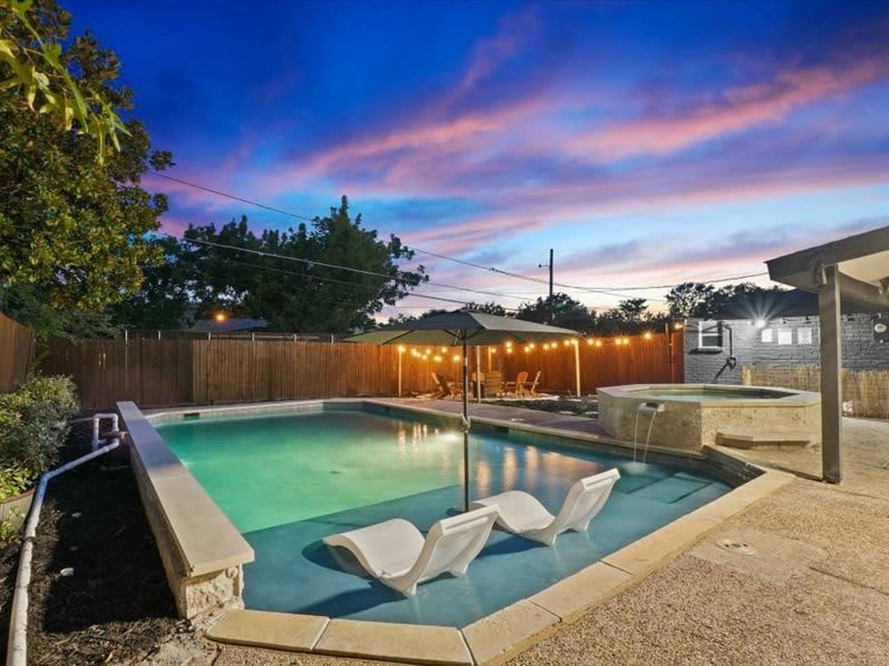 Posh 6Br/2.5B Pool, Media/Game Room, Hut Tub-14 Guests in Dallas, Dallas County