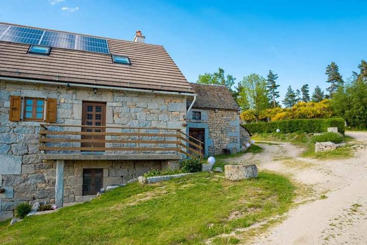 Gîte pour 3 personnes, avec terrasse et jardin, animaux acceptés dans Saint-Just (Val-d'Arcomie)