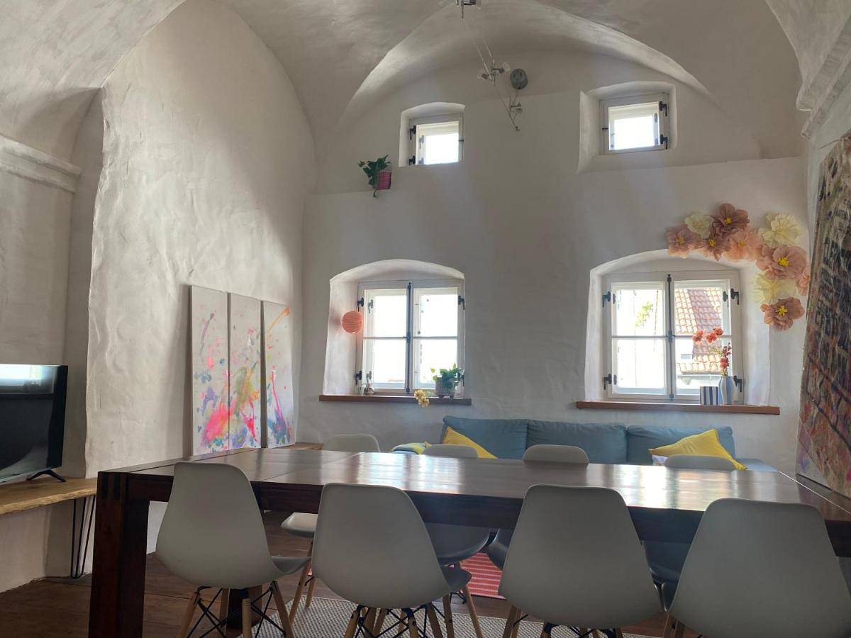 Glockenturm der Schlosskapelle von 1600 - Renaissance trifft auf die Gegenwart und beschert einen kunterbunten Urlaub für die ganze Familie mitten im Bayerischen Wald in Schwarzach, Ostbayern