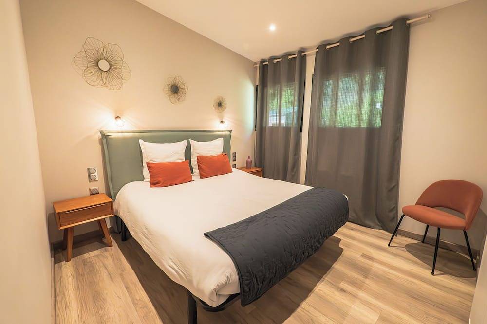 Entire apartment, Gîte écolodge**** 2 to 4 people people in the heart of a 3-hectare park in Saint-Affrique, Parc naturel régional des Grands Causses