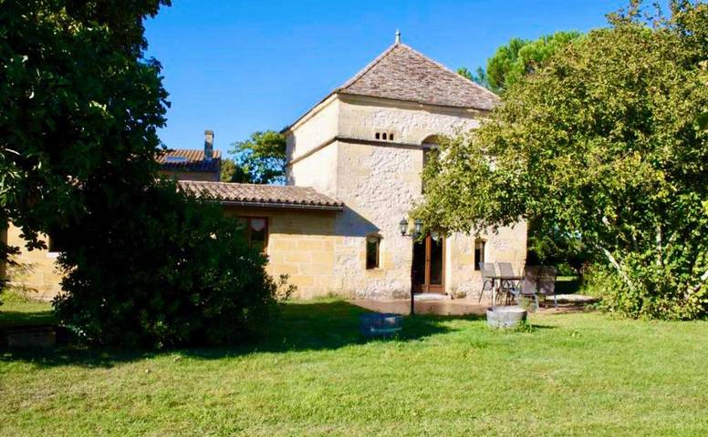 Location de vacances pour 4 personnes, avec piscine ainsi que vue et jardin à Flaujagues - 4