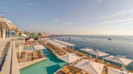 Hôtel pour 2 personnes, avec piscine et terrasse ainsi que bassin pour enfant et vue dans Qawra