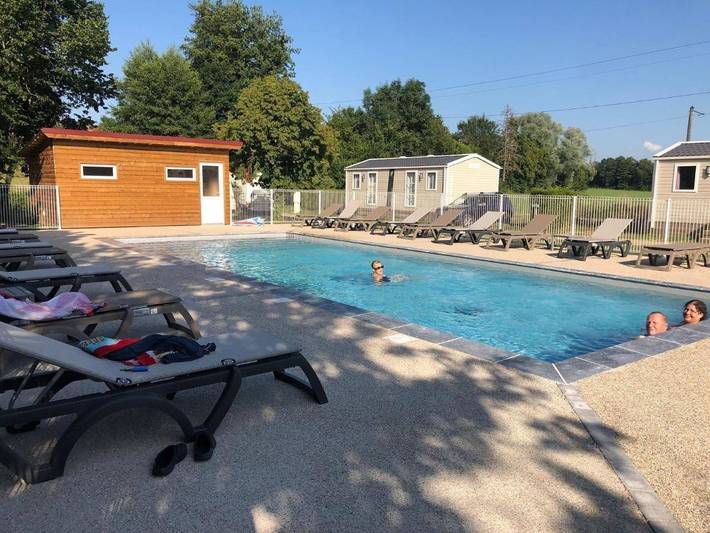 Camping pour 6 personnes, avec Jacuzzi ainsi que Jardin et Piscine à Bourg-en-Bresse
