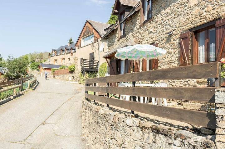 Location de vacances pour 4 personnes, avec terrasse dans Jurvielle