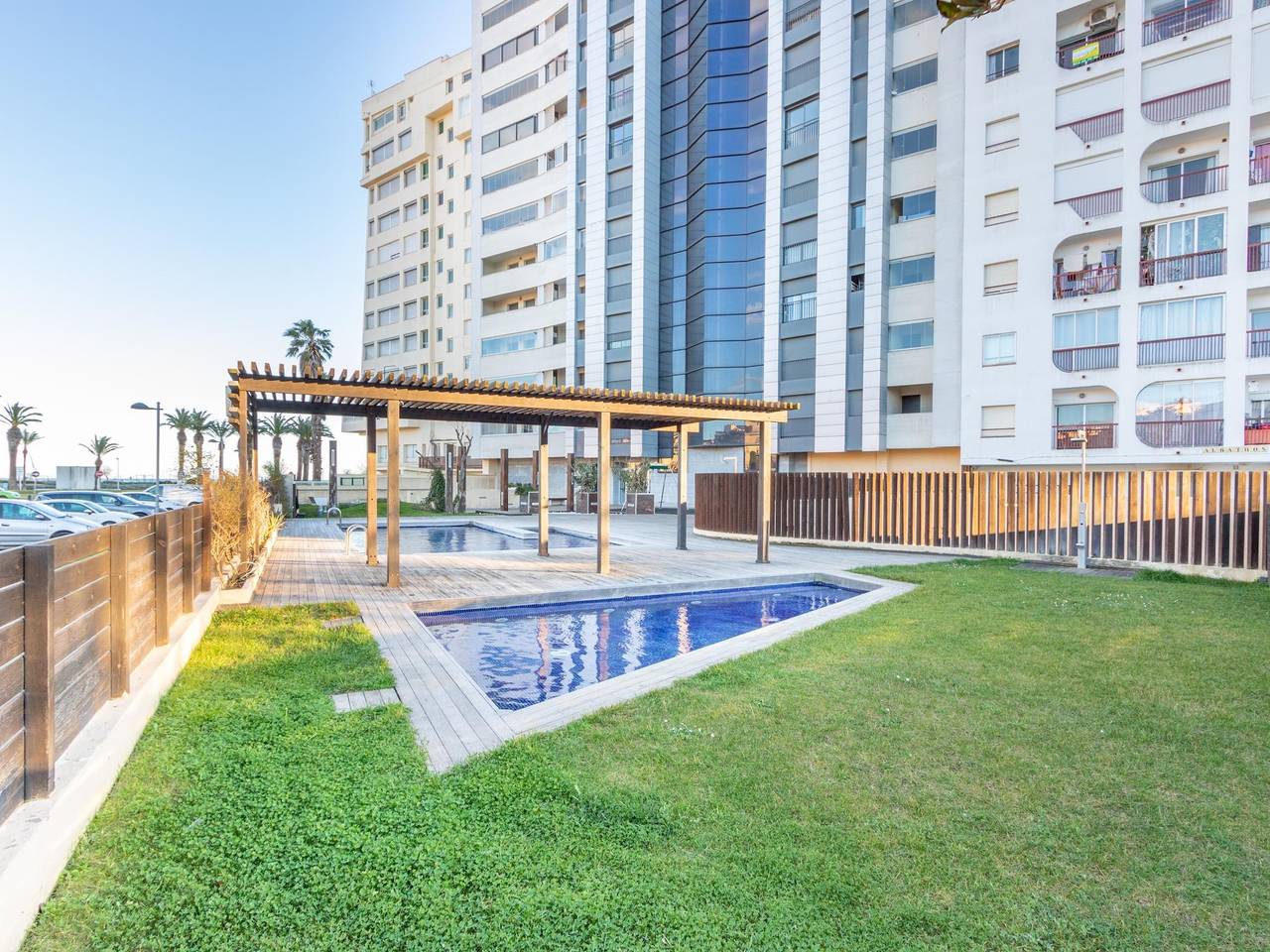 Entire vacation apartment, Apartment 3 bedrooms, swimming pools, seafront in Empuriabrava, Upper Empordà