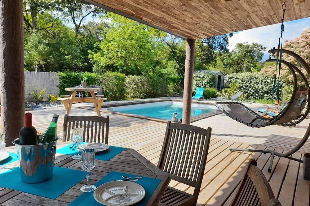 Villa Avec Piscine, au Calme . A 5minutes de la Plage . Animaux Acceptés in Morta, Prunelli-di-Fiumorbo