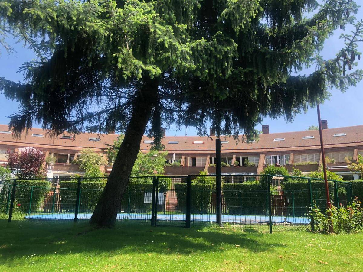 Ganze Wohnung, Alojamientos Castellana Jardín 1 y 2 Parking Y Piscina Gratis!! in Burgos, Burgos Provinz