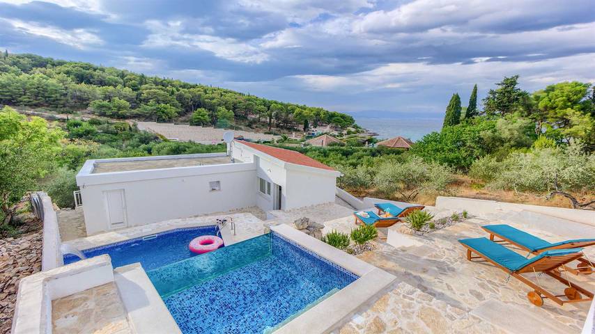 Villa pour 5 personnes, avec piscine à Sutivan