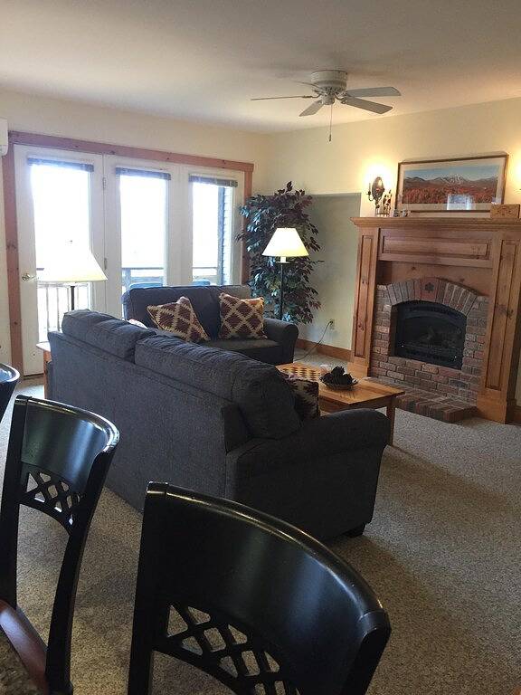 Ganze Wohnung, Schöne Ski-in, Ski-out-2-Br Village Condo in Jay Peak, direkt am Wanderweg! in Jay Peak
