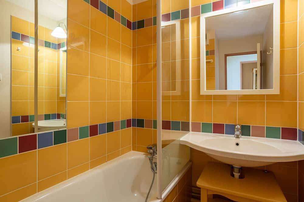Apartamento entero, Apartamento encantador con piscina y estacionamiento en Arcangues in Arcangues, Region de Bayona