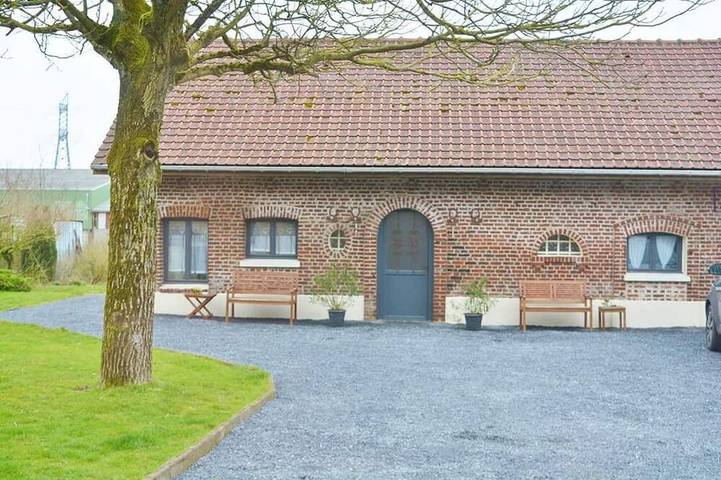 Location de vacances pour 8 personnes, avec jardin ainsi que jacuzzi et terrasse à Courcelles-au-Bois