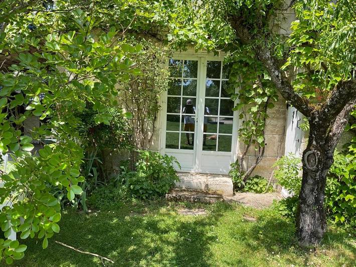 Location de vacances pour 6 personnes, avec piscine ainsi que jardin et vue à Édon (Charente) - 3