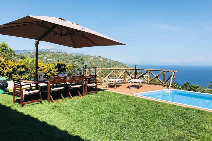Casa vacanza per 8 persone, con Balcone e Terrazza nonché Giardino a Massa Lubrense