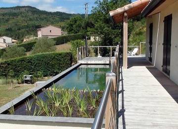 Cottage pour 9 personnes, avec piscine ainsi que terrasse et jardin à Luc-sur-Aude