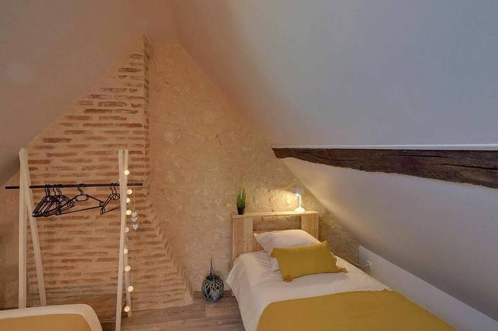 Charming 18th Century House with Pets Allowed in Taxat-Senat, Allier
