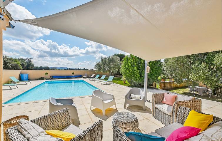 Location de vacances pour 8 personnes, avec piscine ainsi que terrasse et jardin, animaux acceptés à Valréas - 3
