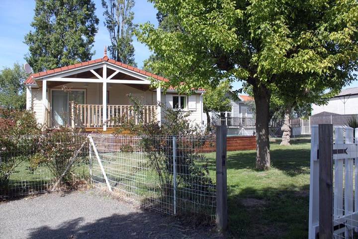 Location de vacances pour 4 personnes, avec terrasse ainsi que jardin et jacuzzi, animaux acceptés à Talais - 2