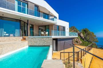 Chalet para 10 personas, con terraza además de jacuzzi y jardín en Provincia de Gerona