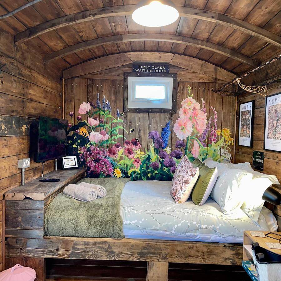 Shepherds Hut - Garden View in North Yorkshire