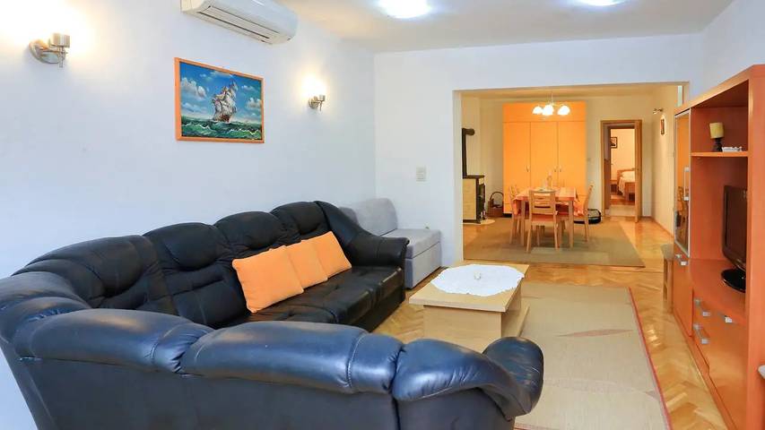 Gîte pour 5 personnes, avec terrasse à Bibinje - 4