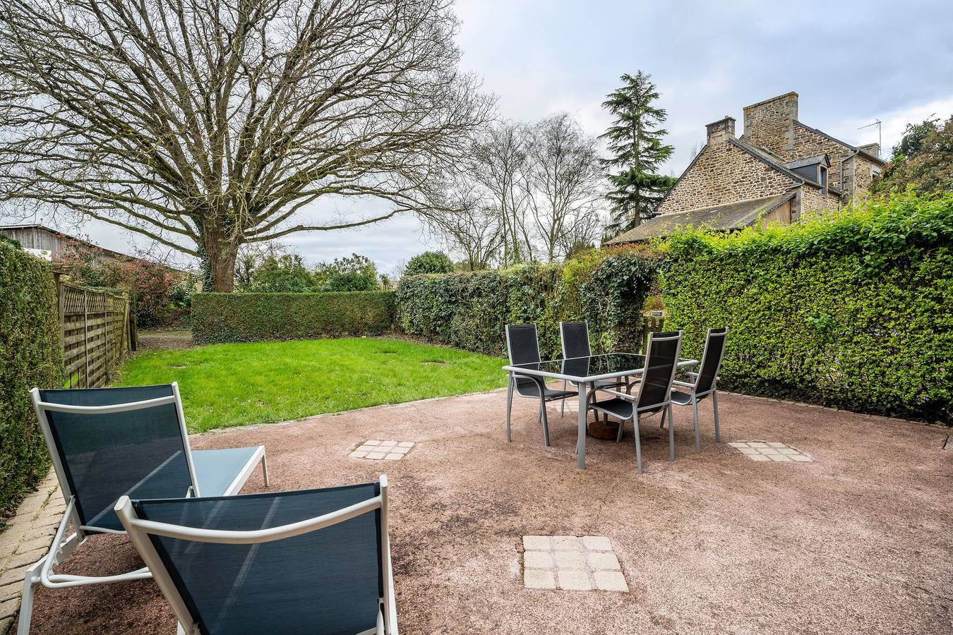 Ferienhaus 'Gite Palombe' mit privater Terrasse, Garten und Wlan in Lanvallay, Dinan und Umgebung