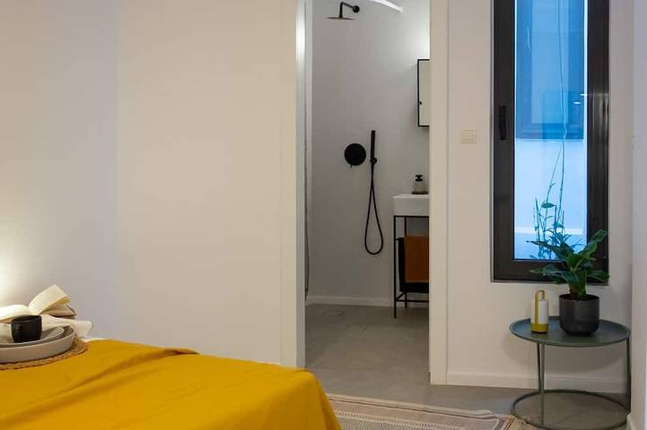 Seafront villa with private beach 1hr from Athens in Chalkida, Euböa