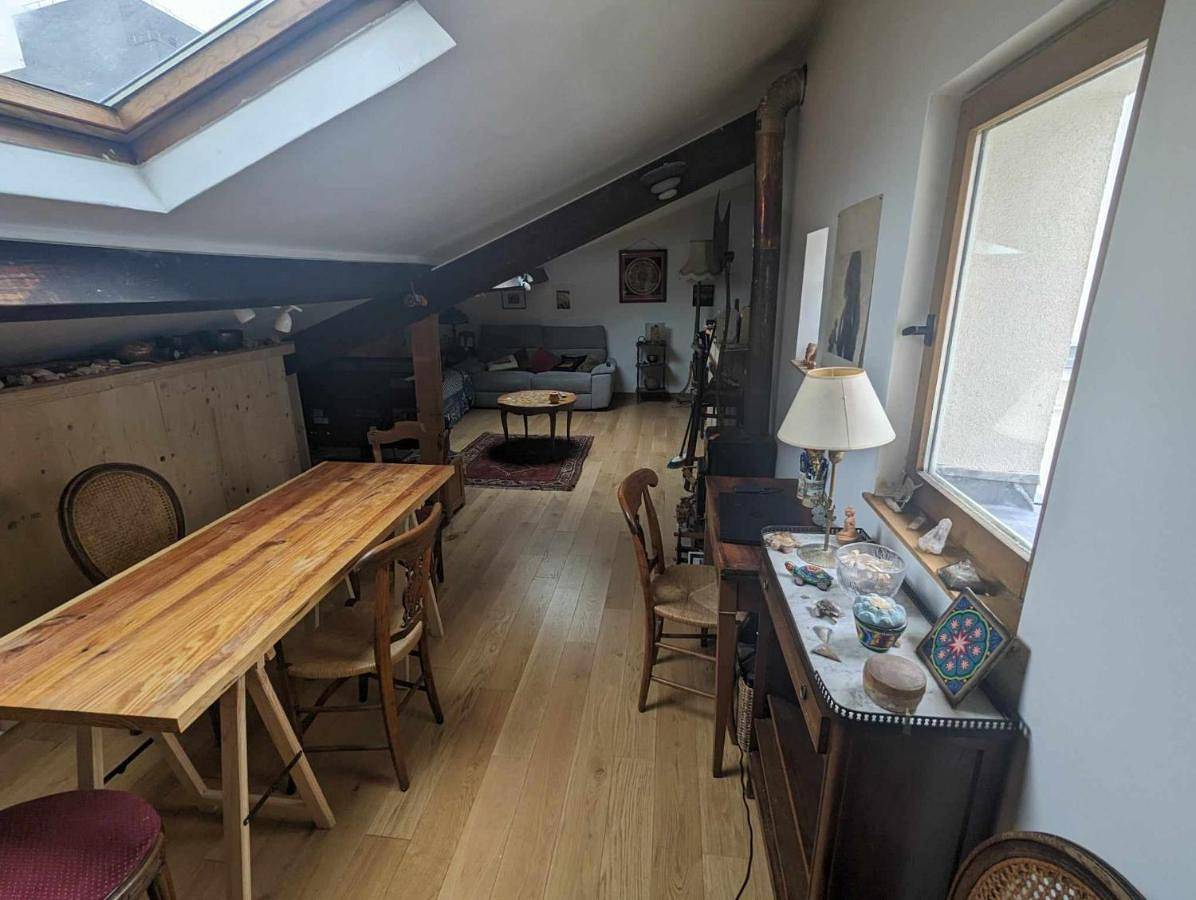 Appartement entier, One-Bedroom Apartment in Les Lilas, Seine-Saint-Denis
