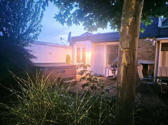 Villa für 8 Personen, mit Whirlpool und Terrasse sowie Garten und Pool