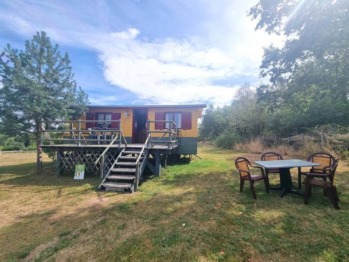 Gîte pour 4 personnes, avec Terrasse à Ambierle