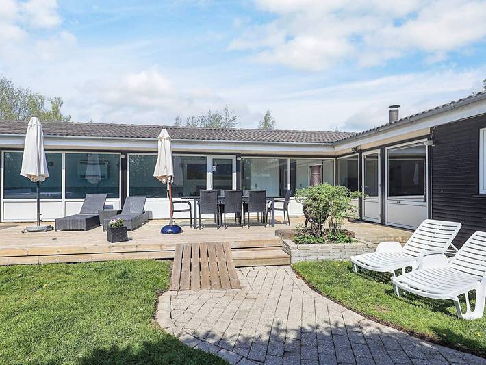 Ferienhaus für 8 Personen, mit Terrasse und Pool sowie Sauna auf Seeland