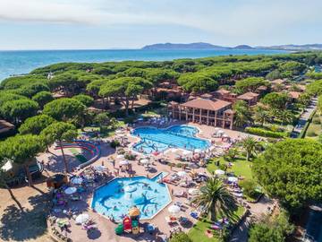 Parc de vacances pour 4 personnes, avec bassin pour enfant ainsi que jardin et piscine en Italie