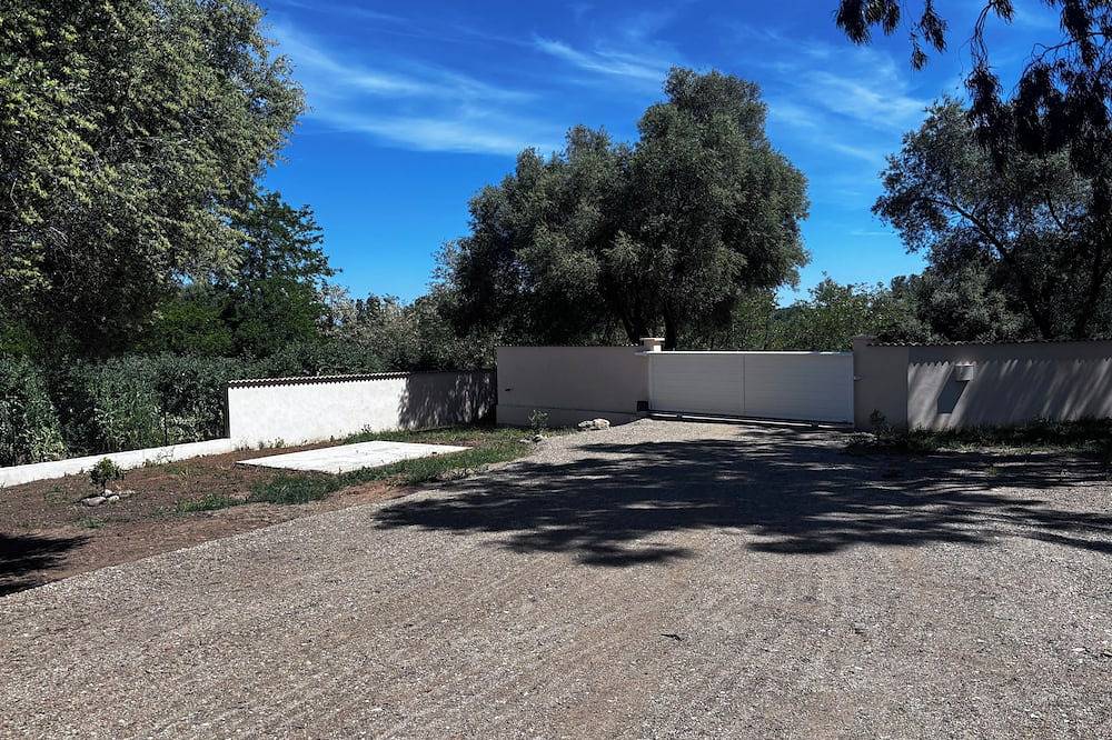 House with large garden for 4/6 people in Aléria, Corte und Umgebung