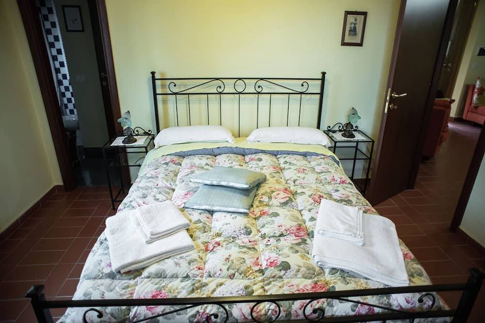 Apartment in Paciano with Pool and Scenic Views in Paciano, Perugia Province