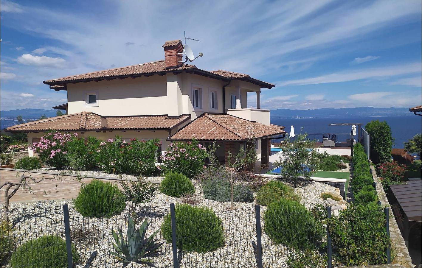 Gemütliche 2-Zimmer-Wohnung mit Pool, WLAN und 2 km Entfernung zum Sipar-Strand in Moscenicka Draga, Opatija Riviera