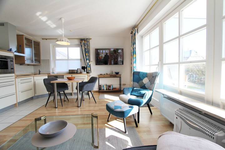 Ganze Wohnung, Liebevoll eingerichtete Ferienwohnung im Erdgeschoss in unmittelbarer strandnähe in Wenningstedt, Sylt