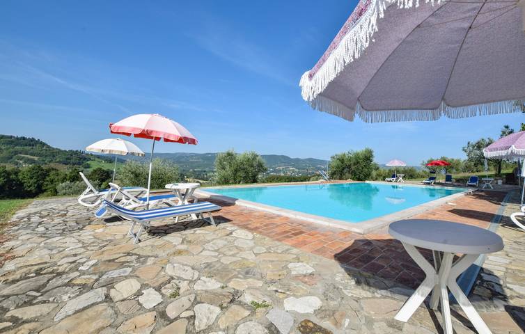 Apartamento vacacional entero, Apartamento tranquilo en Todi con piscina, WiFi y aparcamiento in Todi, Provincia de Perugia