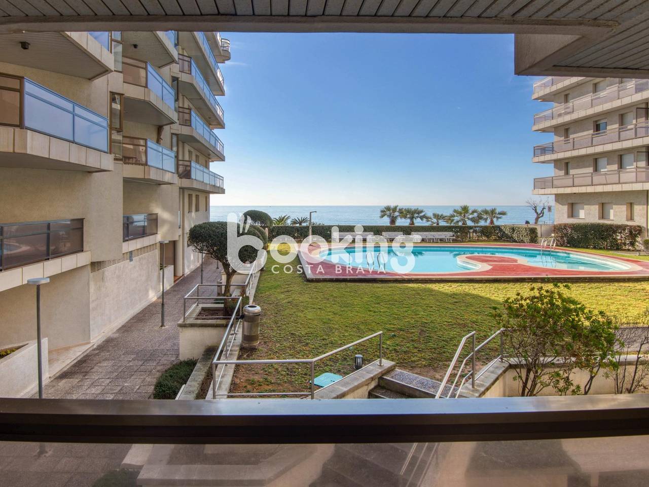 Ganze Ferienwohnung, Apartment on the seafront avenue of Sant Antoni with parking in Calonge, Costa Brava