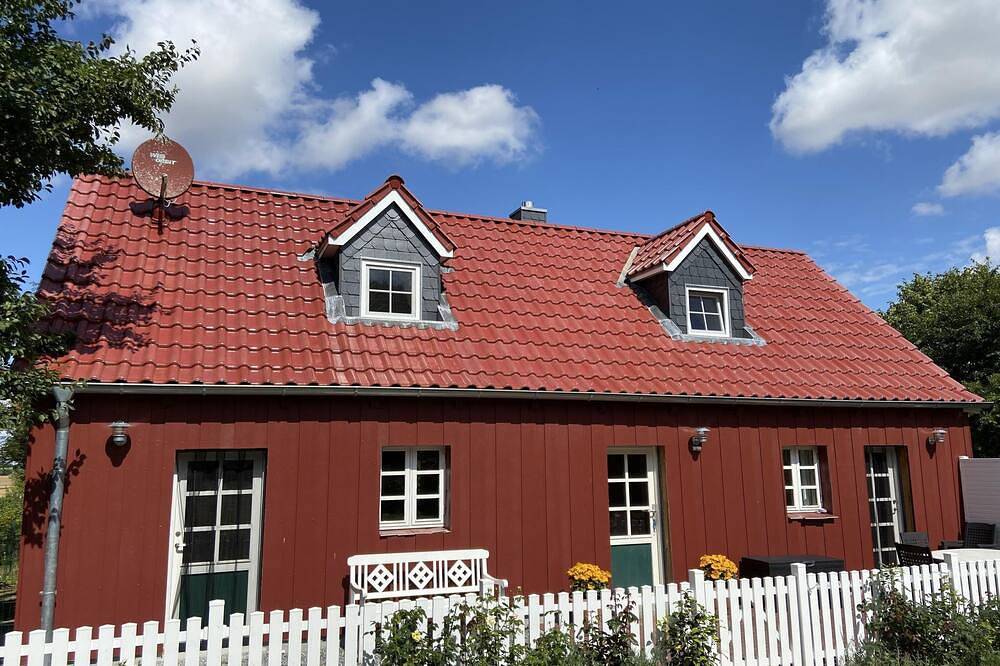 Haus in Zimmert mit Terrasse, Grill und Garten in Rieseby, Rendsburg-Eckernförde