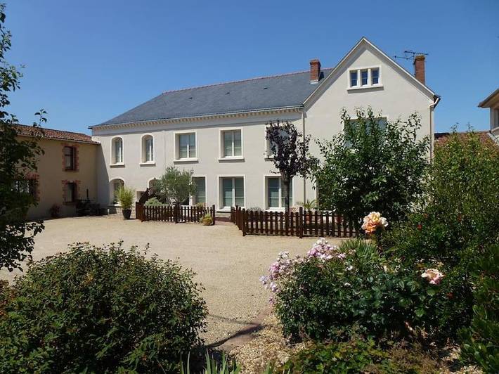 Location de vacances pour 8 personnes, avec vue et terrasse dans Lys-Haut-Layon
