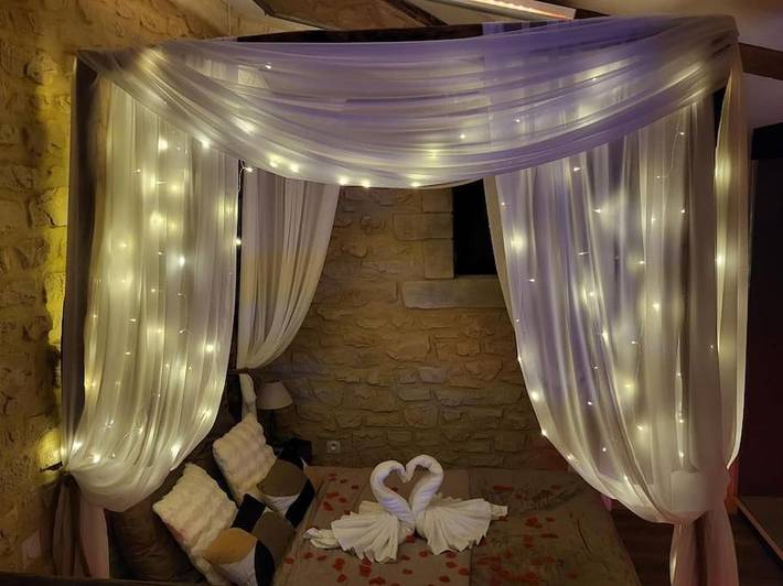 Gîte pour 4 personnes, avec jacuzzi et terrasse à Anneyron