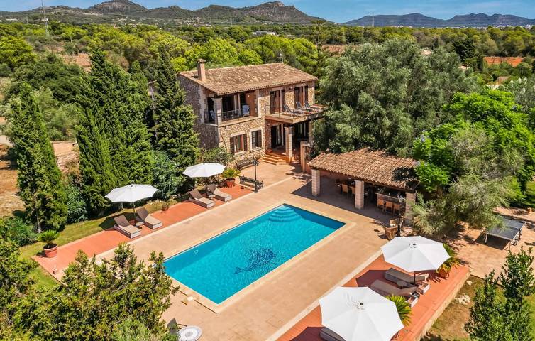 Oasis junto al mar con terraza, piscina y aire acondicionado cerca de la playa de s'Illot in San Lorenzo de Cardessar, Mallorca Este