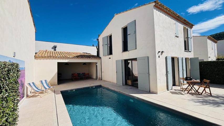 Villa pour 6 personnes, avec jardin et piscine