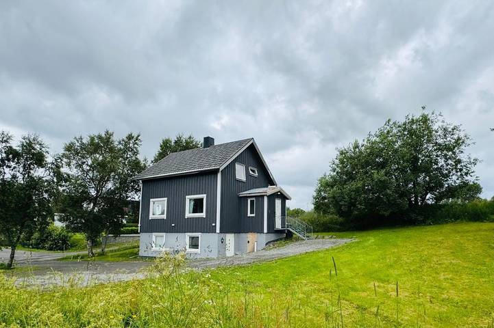Ferienwohnung für 3 Personen, mit Terrasse und Garten in Leknes - 2