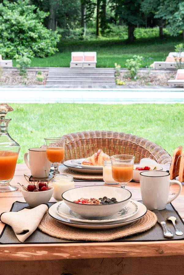 Gîte pour 2 personnes, avec terrasse et vue ainsi que piscine et jardin à Couches - 4